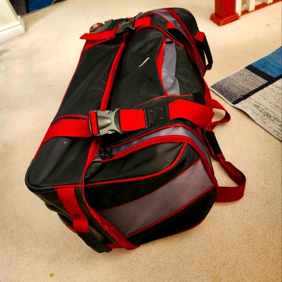 FUL Rolling Duffel bag / Travel luggage - Picture 3 of 11